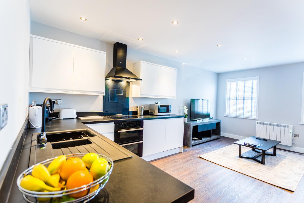 Suite Life Serviced Apartments - Old Town Swindon Eksteriør billede