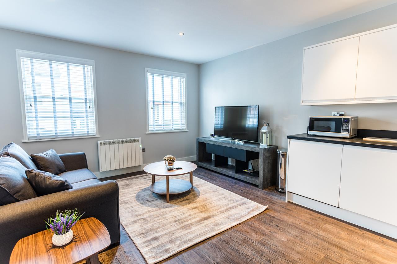 Suite Life Serviced Apartments - Old Town Swindon Eksteriør billede